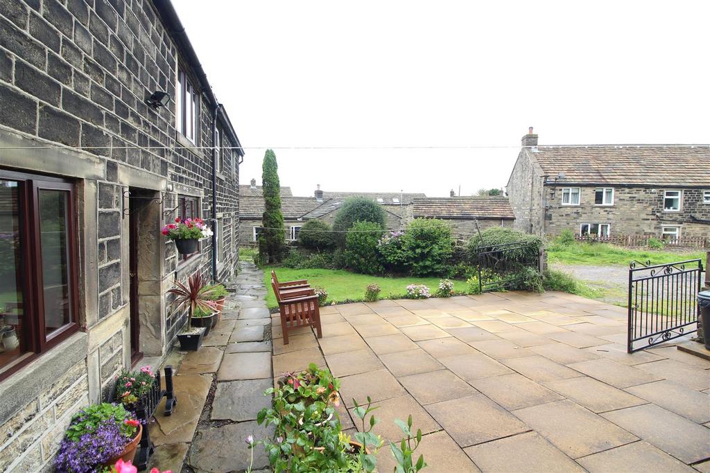 The Village, Farnley Tyas, Huddersfield. HD4 6UQ 3 bed cottage for sale £350,000