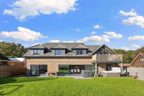 5 bedroom detached house for sale, Water Lane, Storrington