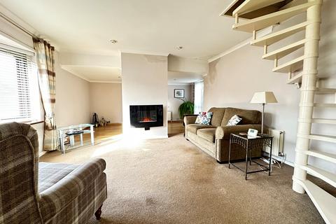3 bedroom semi-detached bungalow for sale - Wallace Crescent, Chelmsford, CM2