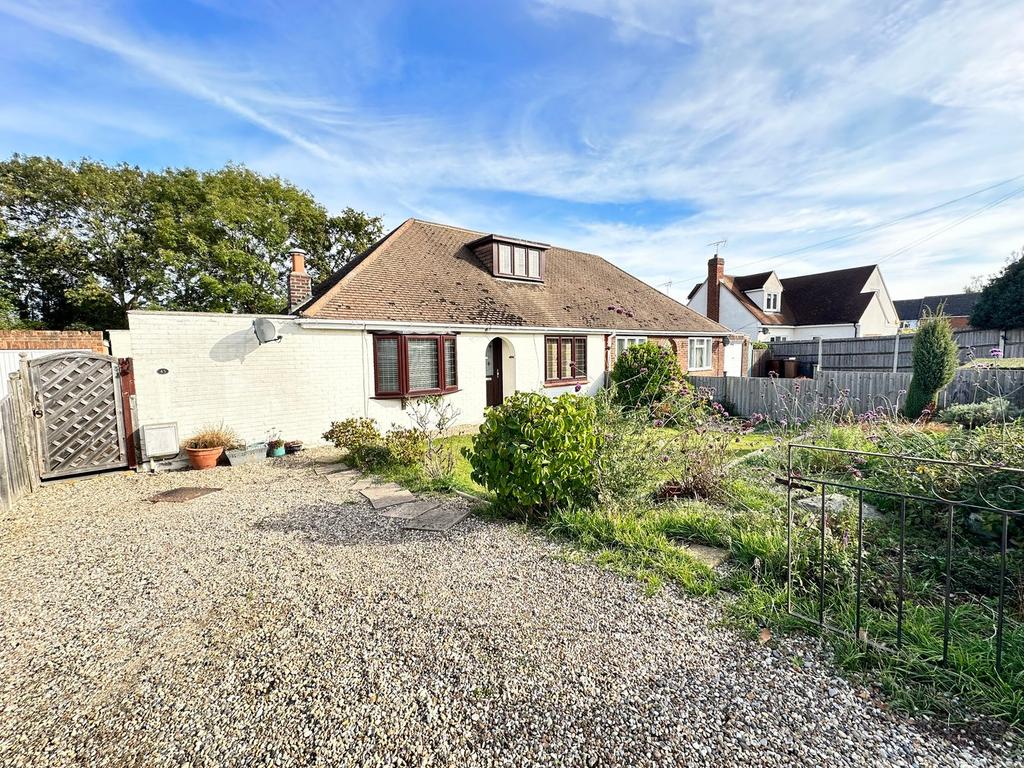 Wallace Crescent, Chelmsford, CM2 3 bed semidetached bungalow for sale