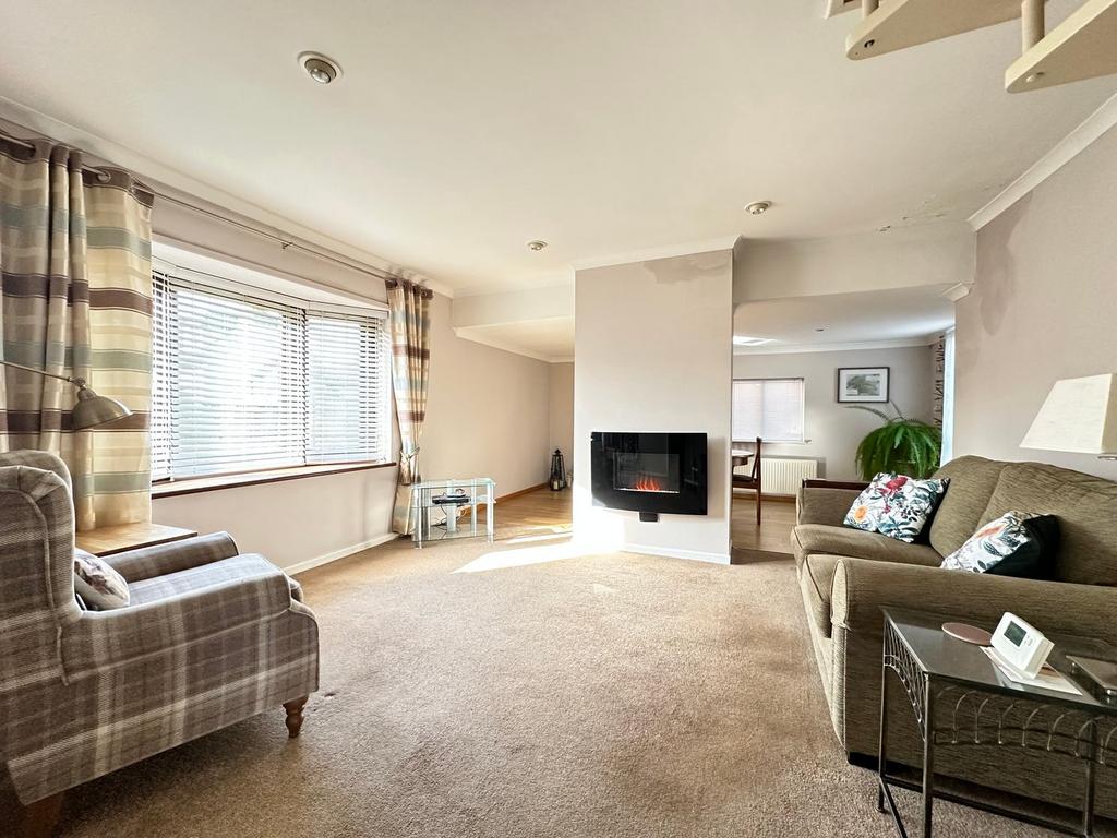 Wallace Crescent, Chelmsford, CM2 3 bed semidetached bungalow for sale