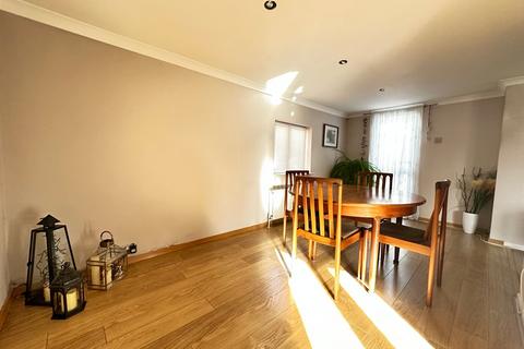 45 Wallace Crescent, Chelmsford, CM2 9QN