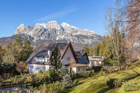 9 bedroom villa, via cantore, cortina d'ampezzo