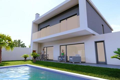 4 bedroom detached house, R. Avelino Cunhal