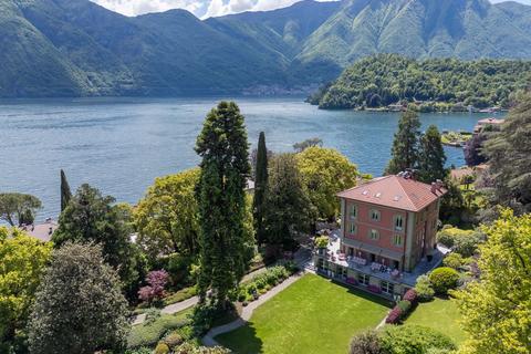 11 bedroom villa, Via Azzano, Mezzegra, Italy