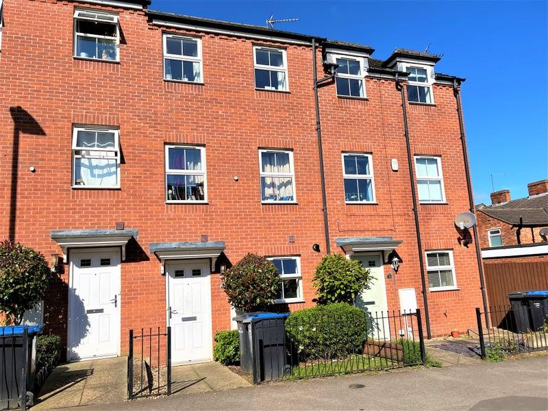 FF Rear Double Room at 24 Lathkill Street, Market Harborough, Market