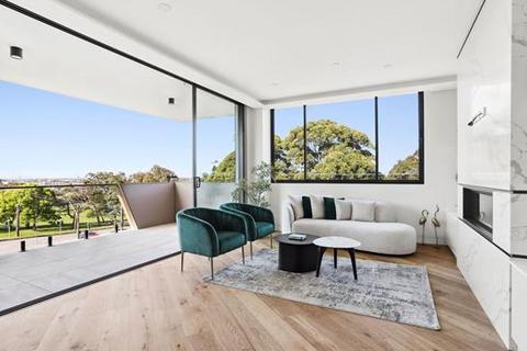 3 bedroom apartment, 2-4/3 Wandella Road, MIRANDA, NSW 2228