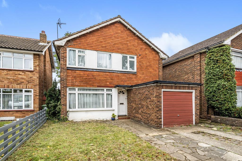 Lower Sunbury, Sunburyon Thames, TW16 3 bed detached house for sale £550,000