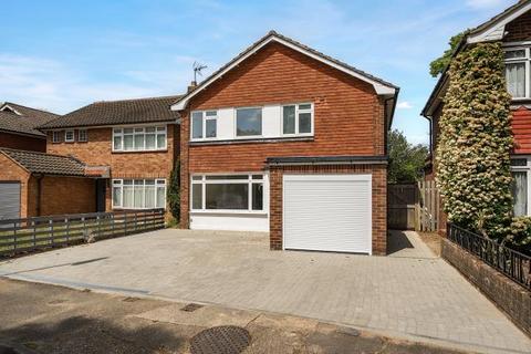 Staines Road East, Sunbury-On-Thames