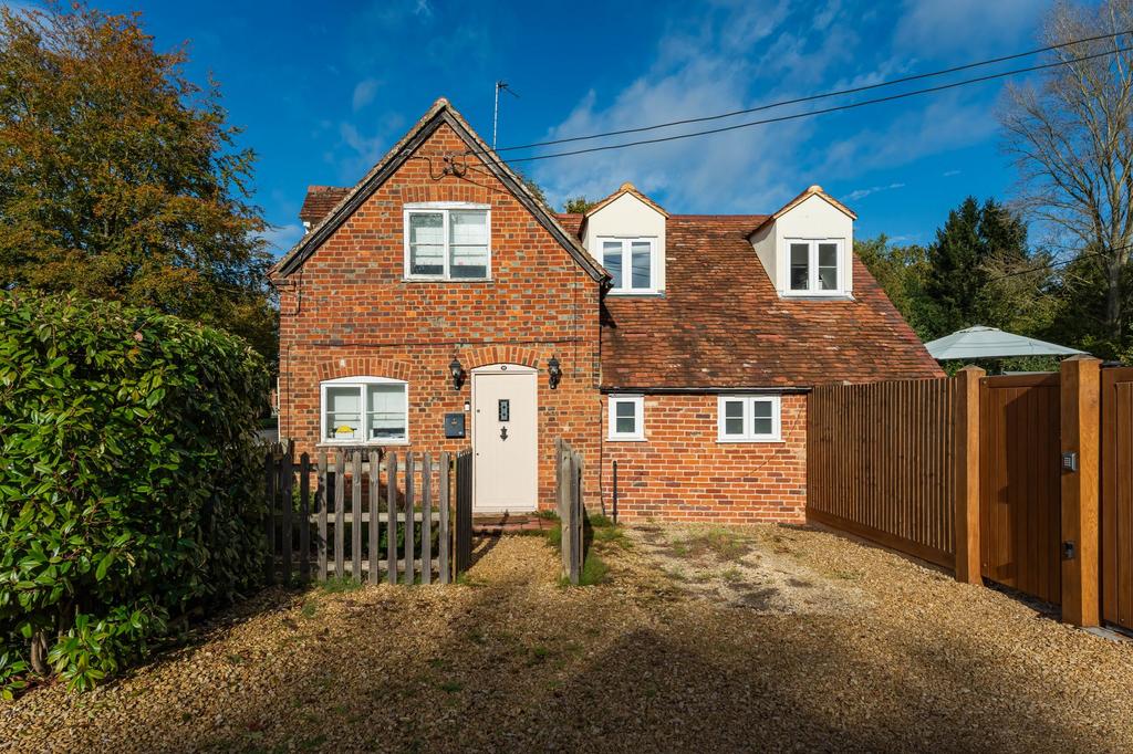 Nuneham Courtenay, Oxford, OX44 4 bed semidetached house for sale £