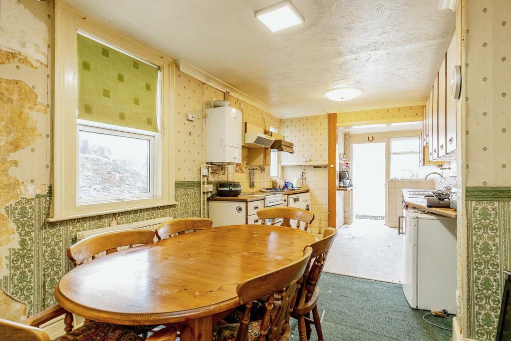 WestonsuperMare BS23 4 bed terraced house for sale £275,000