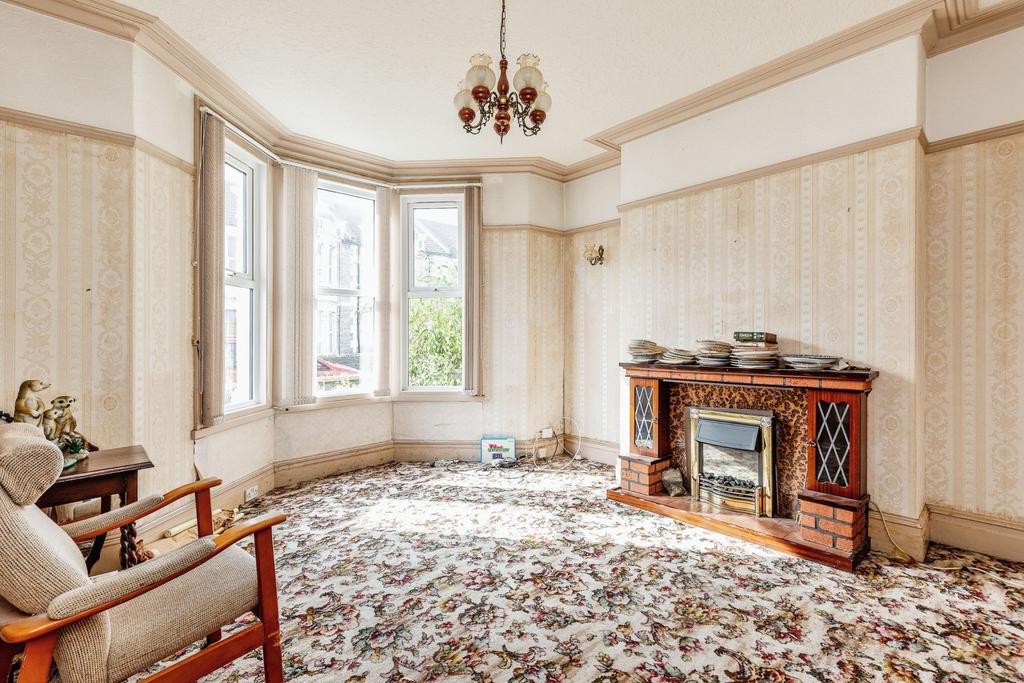 WestonsuperMare BS23 4 bed terraced house for sale £275,000