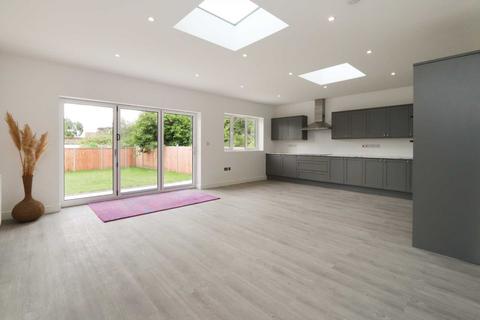 32 Coombe Lane West, Kingston Upon Thames, KT2 7BX