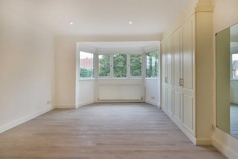 32 Coombe Lane West, Kingston Upon Thames, KT2 7BX