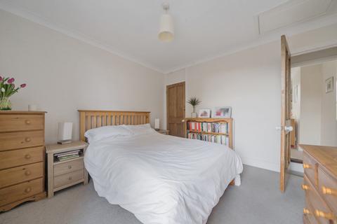 4 Harts Yard, Godalming, GU7 1AS
