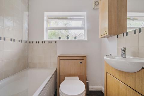 4 Harts Yard, Godalming, GU7 1AS