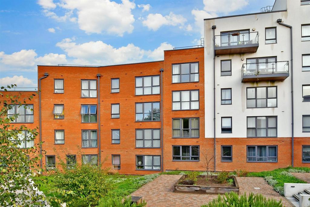 West Green Drive, West Green, Crawley, West Sussex 1 bed flat for sale