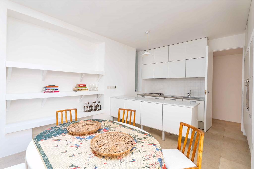 Eat-In Kitchen