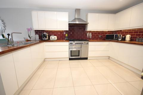 43 Anvil Crescent, Broadstone, BH18 9DY