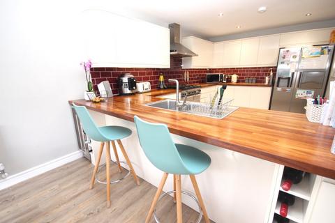 43 Anvil Crescent, Broadstone, BH18 9DY