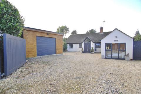 4 bedroom bungalow for sale, Haresfield, Stonehouse, Gloucestershire, GL10