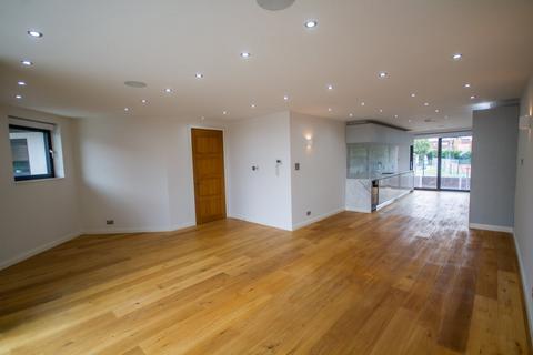 3 bedroom flat to rent, Eden Lodges, Chigwell