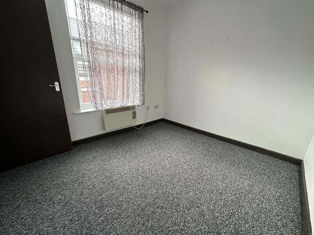 Langley High Street, Oldbury, West Midlands, B69 2 bed flat to rent £