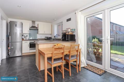 15 Knight Close, Monkton Heathfield, Taunton, TA2 8GJ
