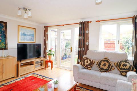 12 Chuters Close, Byfleet, West Byfleet, KT14 7QD