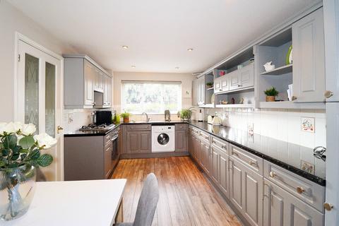 12 Chuters Close, Byfleet, West Byfleet, KT14 7QD