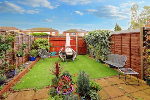 12 Chuters Close, Byfleet, West Byfleet, KT14 7QD