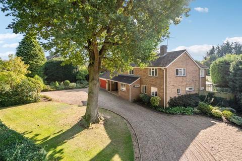 4 bedroom detached house for sale - FOR SALE BY AUCTION - Stoke Court Drive, Stoke Poges