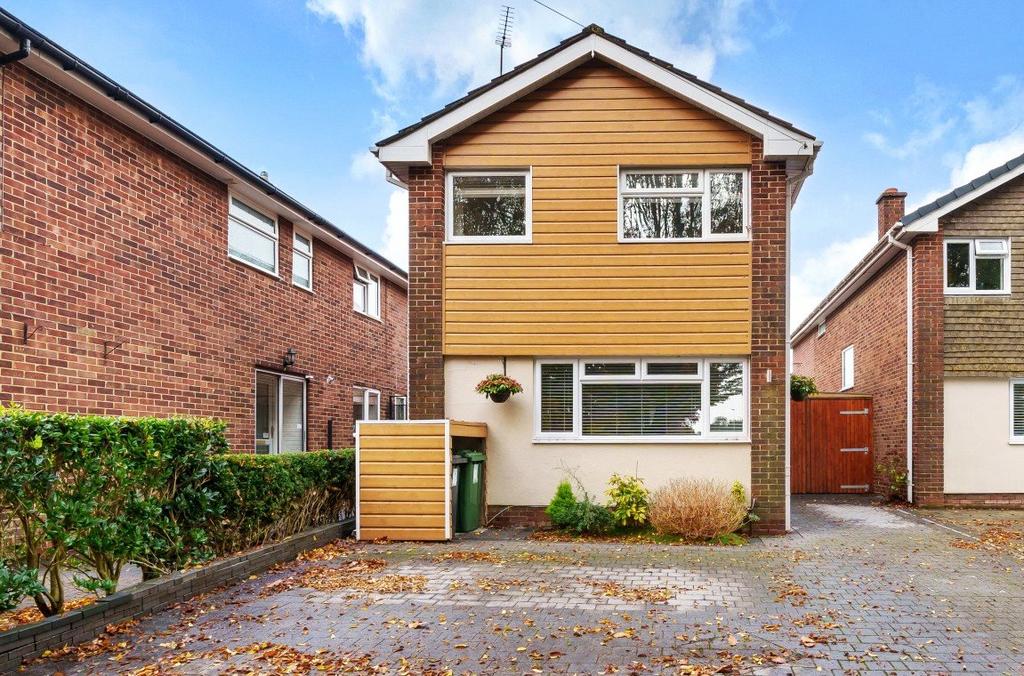 Bodycoats Road, Chandler's Ford... 4 bed detached house £460,000