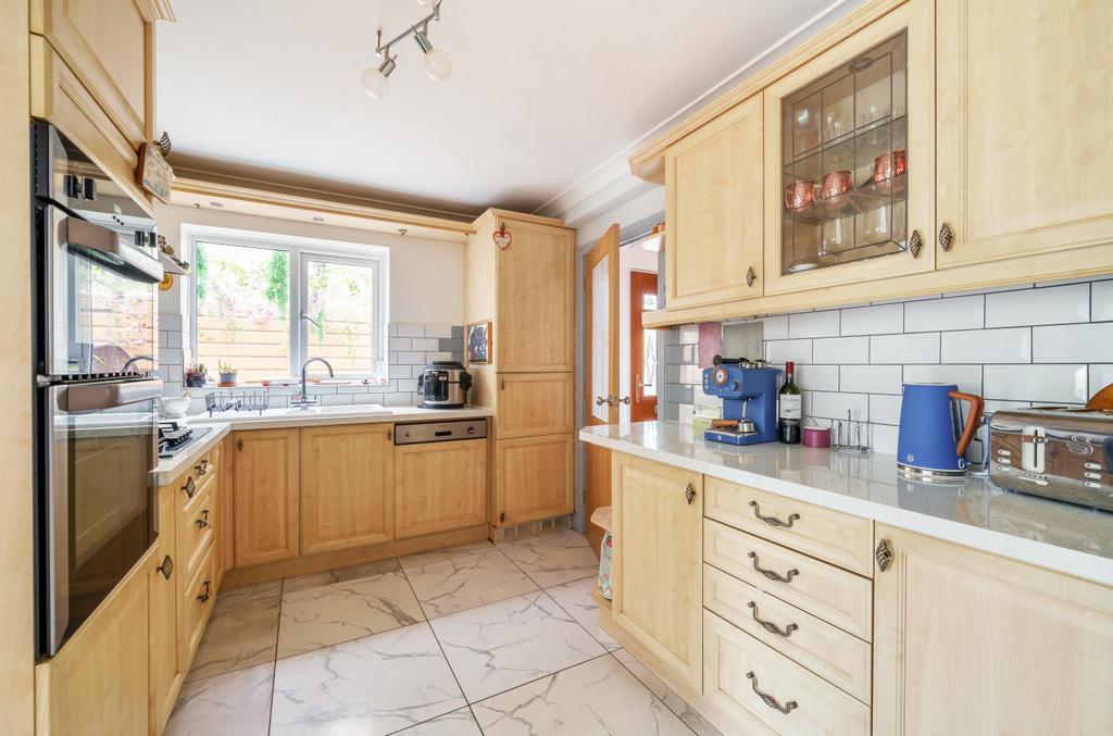 Bodycoats Road, Chandler's Ford... 4 bed detached house £460,000