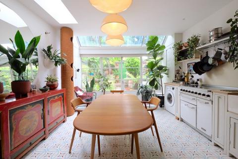 18 Bowater Place, London, SE3 8ST