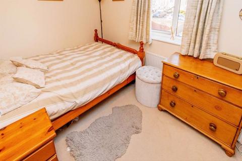 6 Donington Grove, Wolverhampton, WV10 6EE