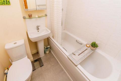 6 Donington Grove, Wolverhampton, WV10 6EE