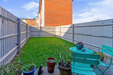 6 Donington Grove, Wolverhampton, WV10 6EE