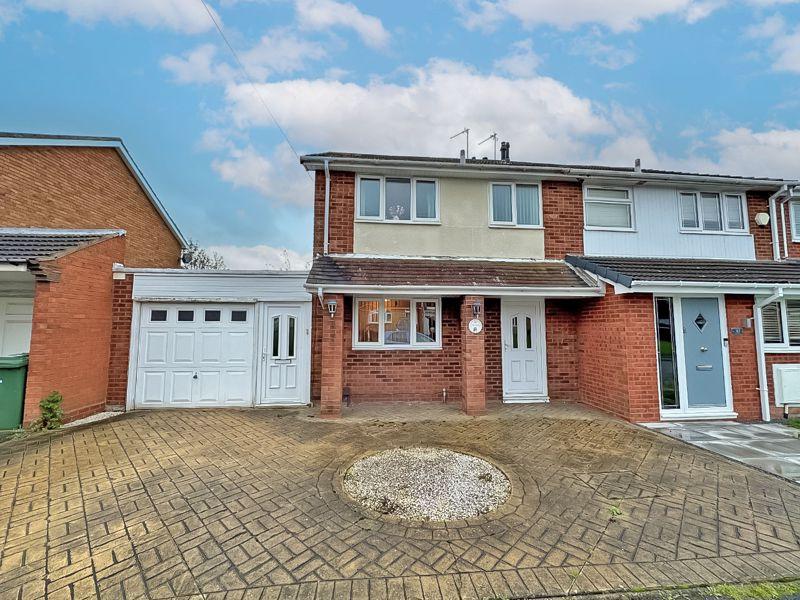 The Hayes, Willenhall 3 bed semidetached house £210,000