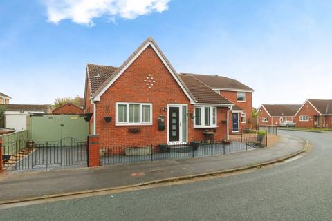 2 bedroom detached bungalow for sale, Maplewood Avenue, Hull