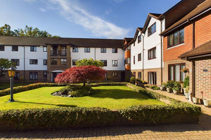 The Avenue, Tadworth 3 bed apartment for sale £475,000