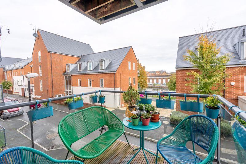 John Rennie Road, Chichester 2 bed flat for sale £300,000