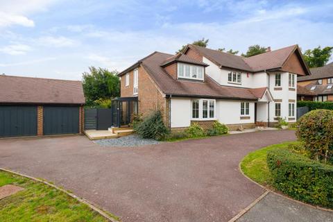 5 bedroom detached house to rent, Englefield Green