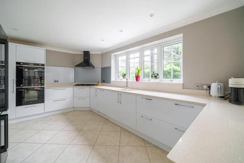 5 bedroom detached house to rent, Englefield Green