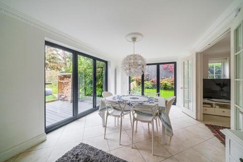 5 bedroom detached house to rent, Englefield Green