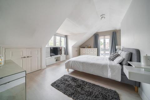 5 bedroom detached house to rent, Englefield Green