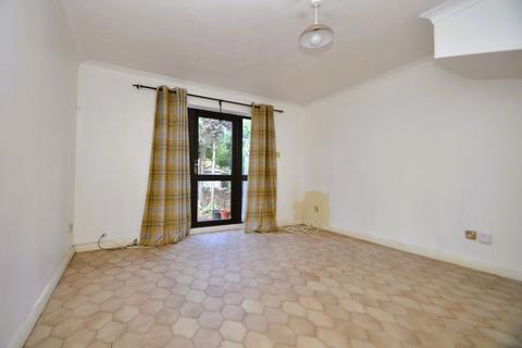 2 bedroom terraced house to rent, Cavendish Road, New Malden