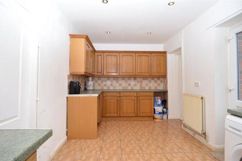3 bedroom end of terrace house for sale - Brinklow Road, Weoley Castle, Birmingham, B29