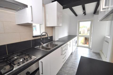 3 bedroom semi-detached house to rent, Portland Avenue, New Malden