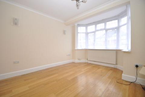 3 bedroom semi-detached house to rent, Portland Avenue, New Malden